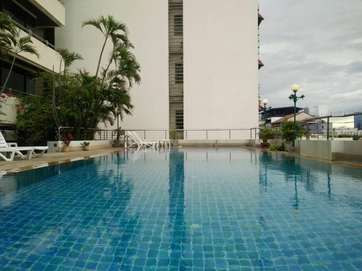 Ferienwohnung Nantiruj Tower - นันทิรุจ ทาวเวอร์ เซอร์วิสอพาร์ทเม้นท์ สุขุมวิท ซอย 8 Bangkok Exterior foto