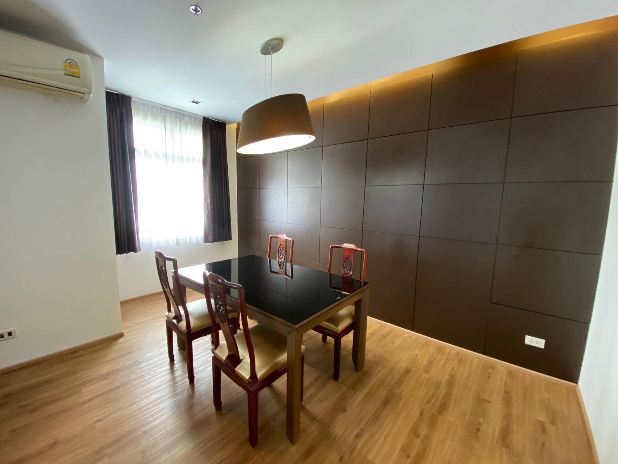 Ferienwohnung Nantiruj Tower - นันทิรุจ ทาวเวอร์ เซอร์วิสอพาร์ทเม้นท์ สุขุมวิท ซอย 8 Bangkok Exterior foto