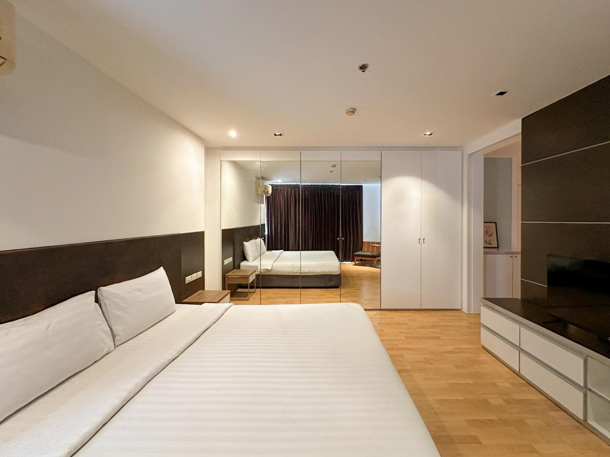 Ferienwohnung Nantiruj Tower - นันทิรุจ ทาวเวอร์ เซอร์วิสอพาร์ทเม้นท์ สุขุมวิท ซอย 8 Bangkok Exterior foto