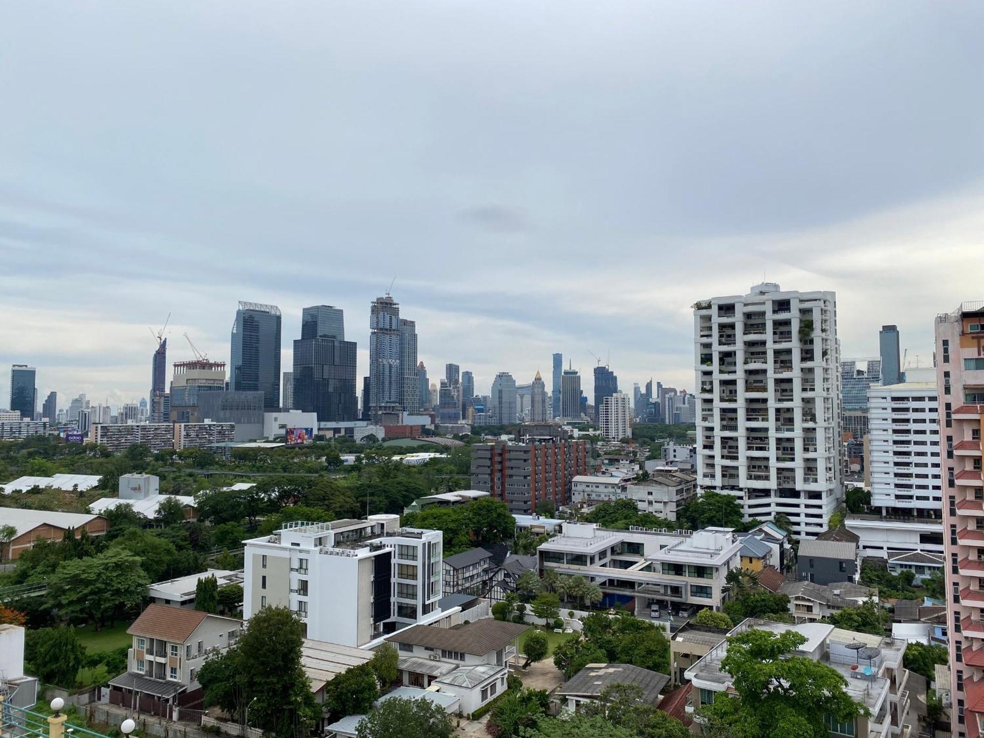 Ferienwohnung Nantiruj Tower - นันทิรุจ ทาวเวอร์ เซอร์วิสอพาร์ทเม้นท์ สุขุมวิท ซอย 8 Bangkok Exterior foto