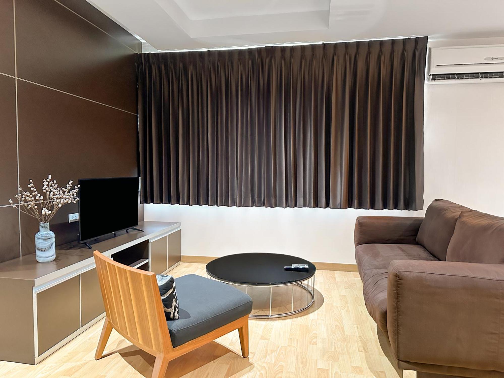 Ferienwohnung Nantiruj Tower - นันทิรุจ ทาวเวอร์ เซอร์วิสอพาร์ทเม้นท์ สุขุมวิท ซอย 8 Bangkok Exterior foto