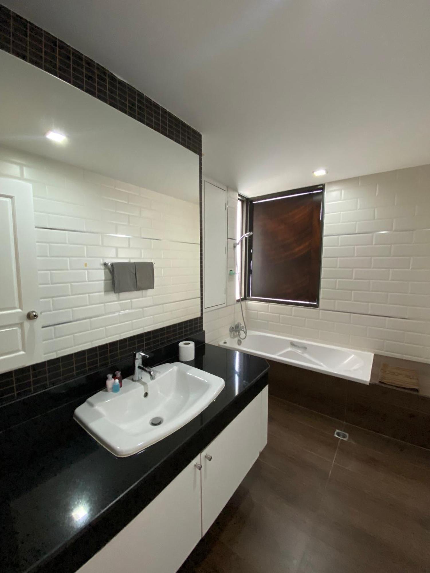 Ferienwohnung Nantiruj Tower - นันทิรุจ ทาวเวอร์ เซอร์วิสอพาร์ทเม้นท์ สุขุมวิท ซอย 8 Bangkok Zimmer foto